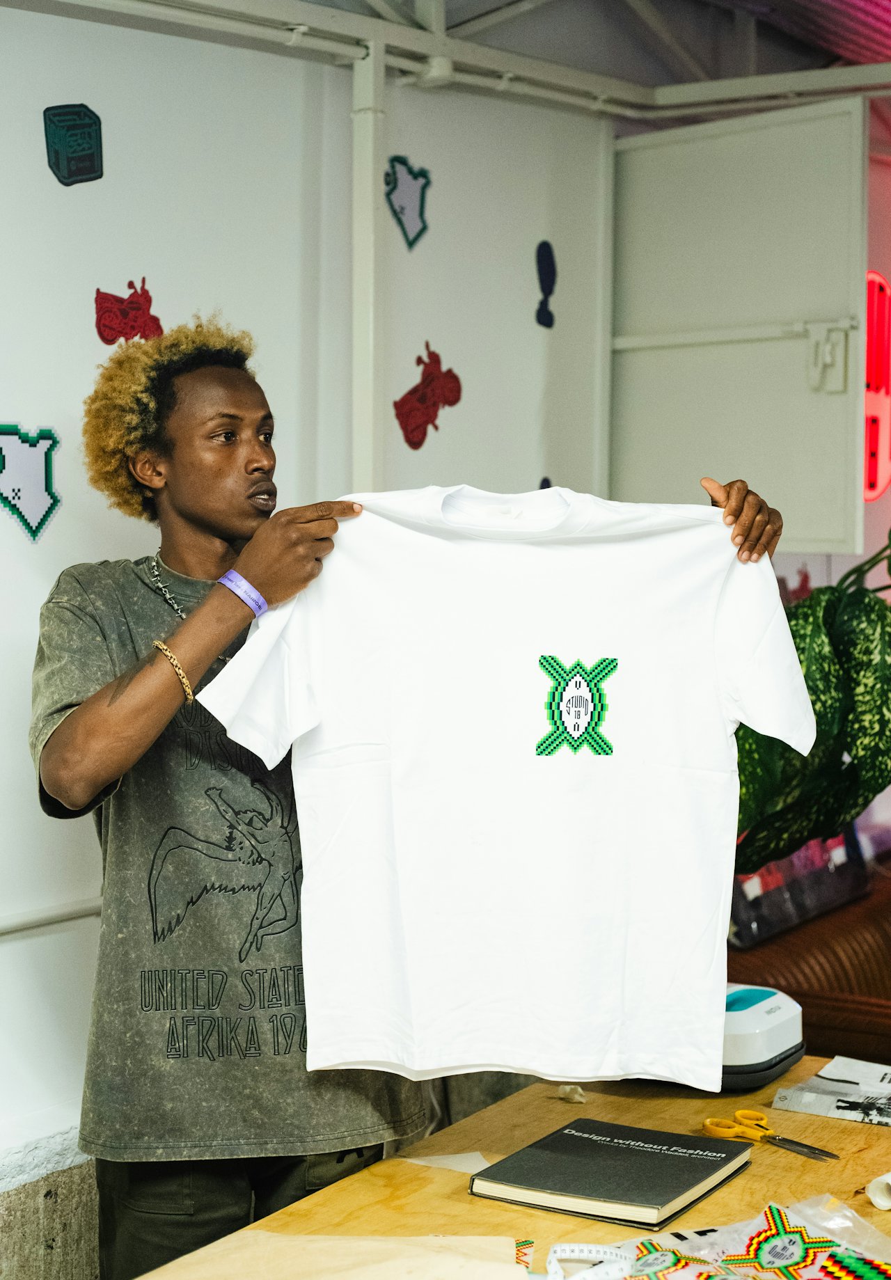 Finished T-shirt with a pressed heat transfer emblem